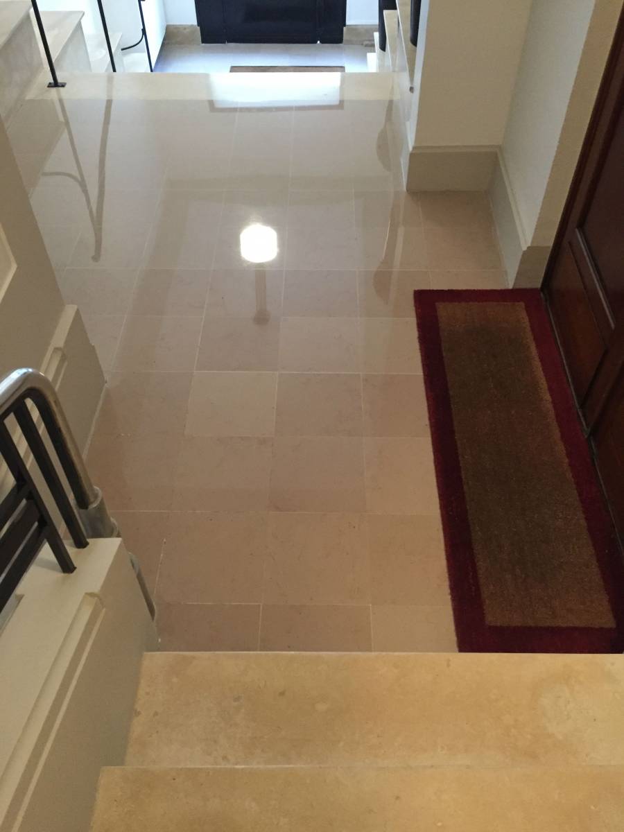 Rénovation de sols en pierre de travertin Sanary-sur-Mer dans le Var 83