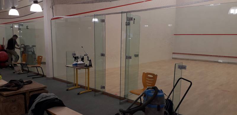 Remise en état des sols des terrains de squash à Aix en Provence