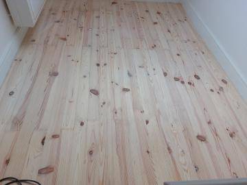 Redonnez de la brillance à votre parquet pin à Cassis