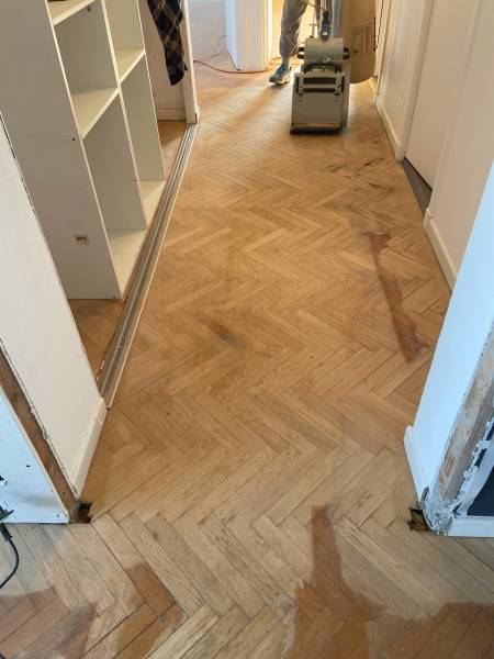 Réparation d'un parquet en pose chevron à Marseille