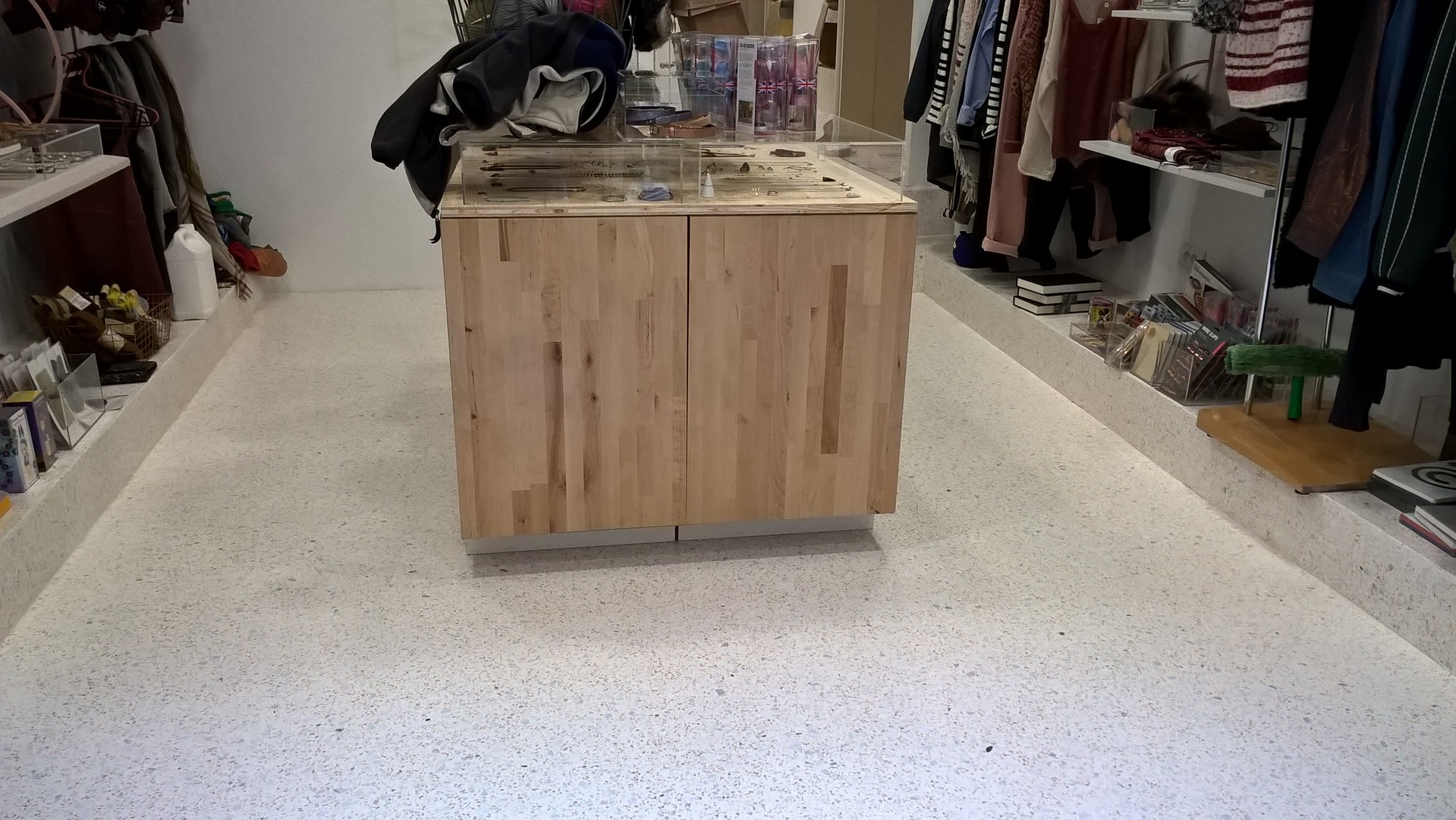 Granito coulé magasin Capsule Store Marseille