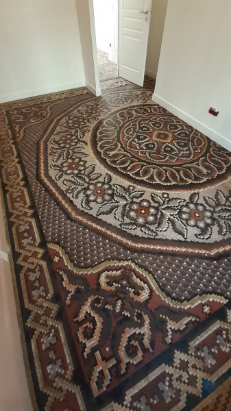 Décapage sol en mosaïque de grès à Marseille