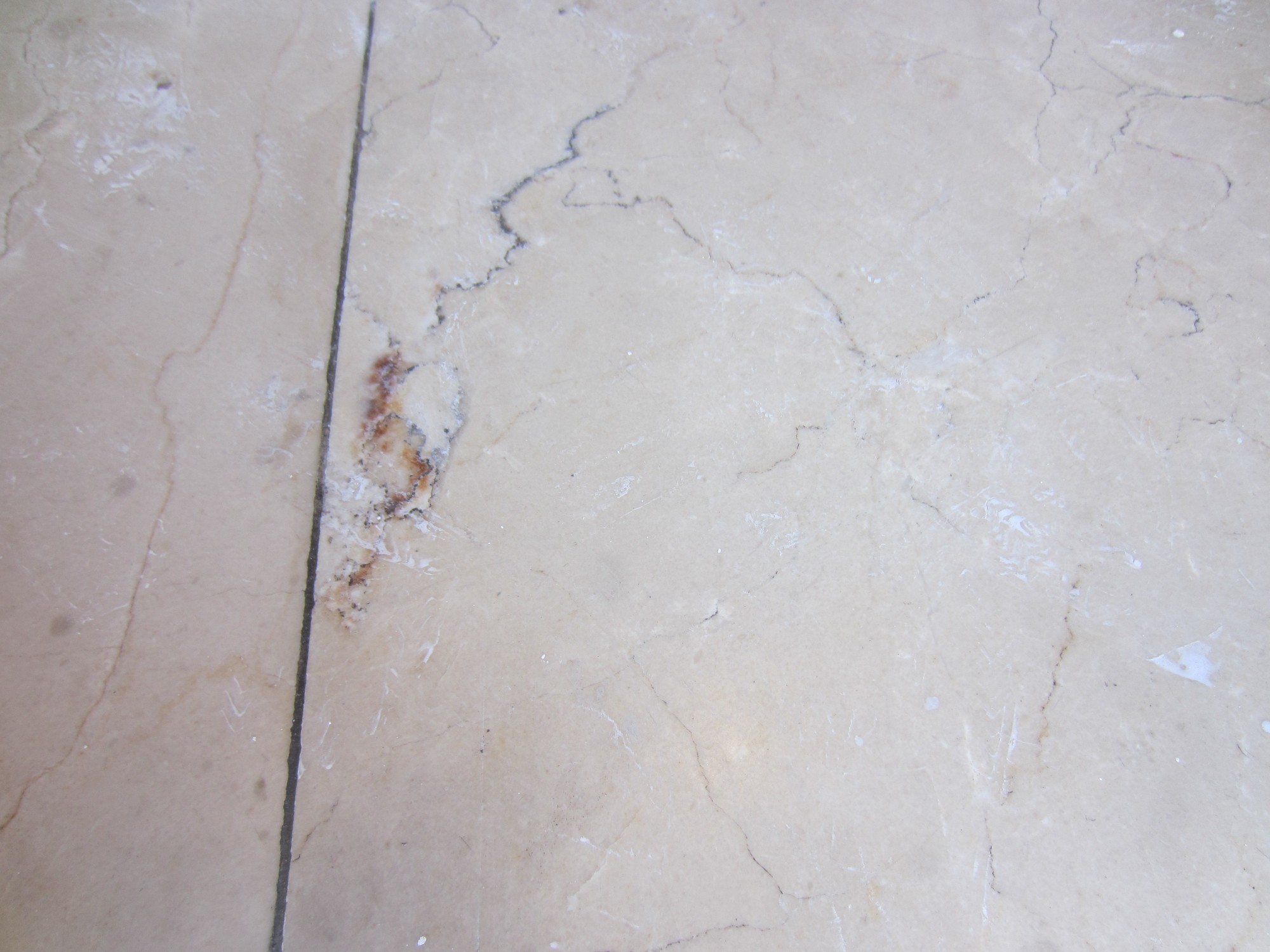 Marbre tâché par un dégât des eaux