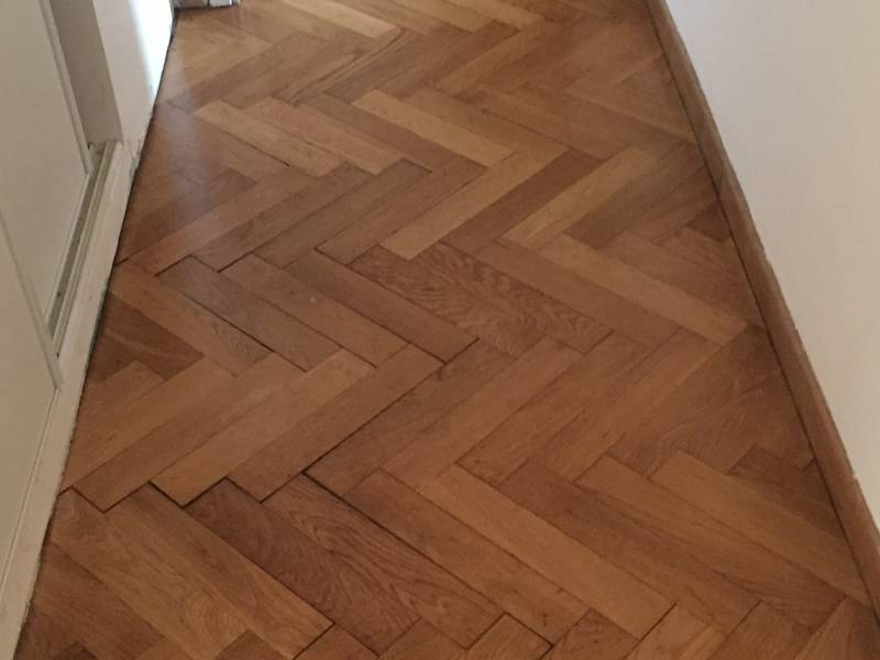 Redonnez de la brillance à votre parquet chêne pose chevron
