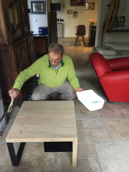 Remise en état d'une table en bois à Marseille