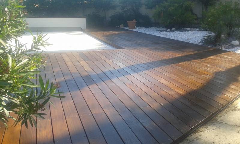 Terrasse de piscine rénovée par JBB à Aix en Provence